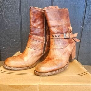 Rare Bedstu Tan Booties